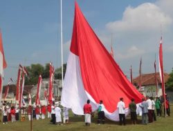 Bendera Merah Putih Raksasa Dikibarkan di Upacara HUT Ke-78 Kemerdekaan RI di Desa Ngudirejo