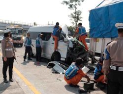 Kecelakaan Maut, Hiace Tabrak Pantat Truk di Tol Pandaan-Malang, 2 Nyawa Melayang