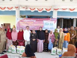 Pemkab Jombang-Bulog Salurkan Bansos Pangan di Desa Tugusumberjo