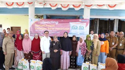 Pemkab Jombang-Bulog Salurkan Bansos Pangan di Desa Tugusumberjo