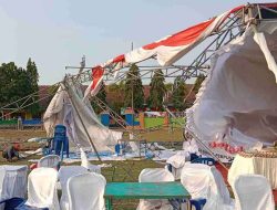 Tenda Kegiatan Bupati Jombang Porak Poranda Disikat Angin Kencang
