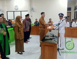 Kades Rejosopinggir  Jombang Melantik Dua Perangkat Desa