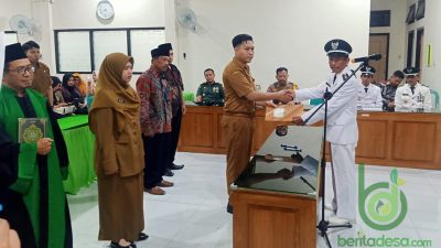Kades Rejosopinggir  Jombang Melantik Dua Perangkat Desa