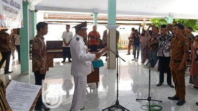 Kades Selorejo Janji Ainur Rofiq Lantik Satu Orang Perangkat Desa