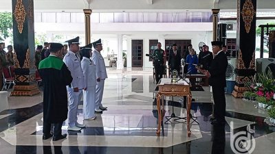 Pj Bupati Jombang Lantik Tiga Kades Antar Waktu