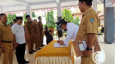 Kades Gondek Jombang Lantik Tiga Orang Perangkat Desa