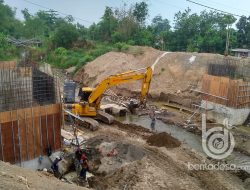 Dukung Aktifitas Warga, Dinas Perkim Jombang Bangun Jembatan Di Desa Brodot