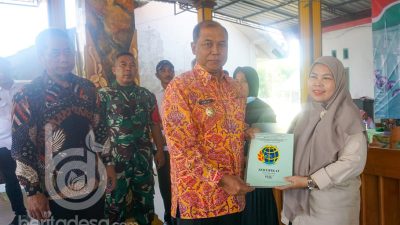 Pj Bupati Jombang Serahkan 350 Sertipikat PTSL Di Desa Genenganjasem