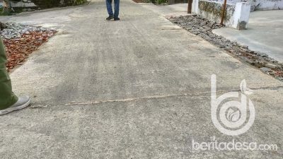 Habiskan Rp 108 Juta, Baru Selesai Dibangun Jalan Rabat Beton Di Jombang Sudah Hancur