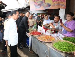 Jokowi Tinjau Pasar Mungkid Magelang Cek Harga Bahan Pokok