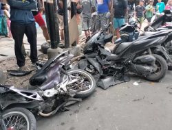Ambulan Berlogo Parpol Tabrak 5 Motor Di Surabaya