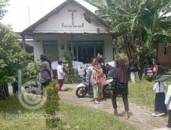 Gelapkan Tabungan Ibu PKK, Rumah Bu Bayan Mancar Jombang Digruduk Warga