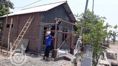Pemdes Jombatan Bedah Rumah Warga Dengan DD Dan Swadaya Masyarakat