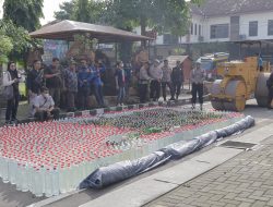 Polres Jombang Musnakan Ribuan Botol Miras Hasil Operasi Pekat
