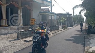 Pemdes Kedungbetik Bangun Jalan Hotmix Dari DD Dan BKDesa