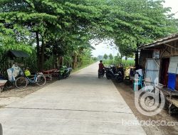 Pemdes Jogoroto Jombang Bangun Jalan Rabat Beton Dan Tembok Lapangan