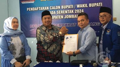 Warsubi Mendaftar Bacabup Jombang di Partai Demokrat