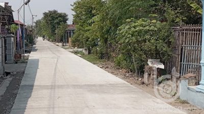 Pemdes Kesamben Jombang Bangun Jalan Rabat Beton