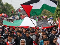 Bela Palestina, Ribuan Massa di Surabaya Gelar Aksi Mengutuk Kebiadaban Israel