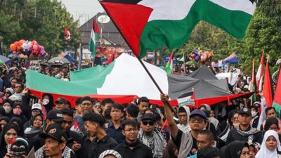 Bela Palestina, Ribuan Massa di Surabaya Gelar Aksi Mengutuk Kebiadaban Israel