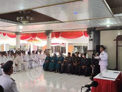 Pj Bupati Jombang Mengukuhkan Dan Menyerahkan SK Perpanjangan Jabatan Kades Dan BPD
