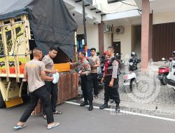 Polisi Jombang Gagalkan Pengiriman Ratusan Botol Miras Antar Kota