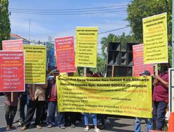 Tuntut Pungli PTSL Diusut Tuntas, Warga Trosobo Unjuk Rasa di Kantor Kejari Sidoarjo