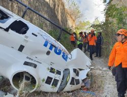 Helikopter Berpenumpang 5 Orang Jatuh di Pecatu Bali