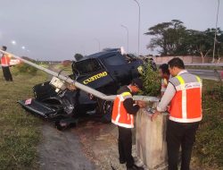 Dua Mobil Bea Cukai Kediri Kecelakaan di Tol Jombang, 4 Korban Terluka