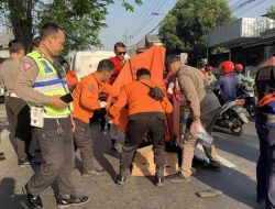 Pemotor di Surabaya Tewas Usai Tertabrak Truk Triler