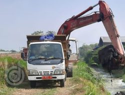 Tercemar Limbah Tahu, Dinas PUPR Jombang Normalisasi Sungai di Bapang Jogoroto