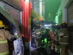 Pasar Modern Darmo Permai Surabaya Terbakar, Hanguskan 2 Stan