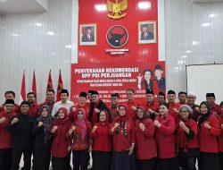 PDIP Serahkan Rekom Pada 10 Bakal Calon Kepala Daerah di Jatim