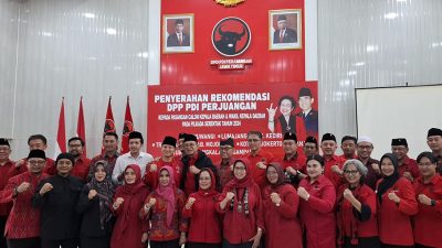 PDIP Serahkan Rekom Pada 10 Bakal Calon Kepala Daerah di Jatim