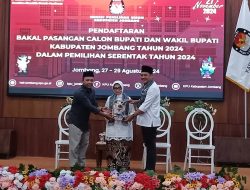 Petahana Mundjidah-Sumrambah Jadi Pendaftar Pertama Pikada di KPU Jombang