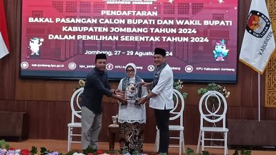 Petahana Mundjidah-Sumrambah Jadi Pendaftar Pertama Pikada di KPU Jombang