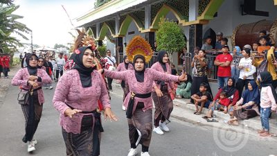 Warga Dapurkejambon Jombang Gelar Pawai Karnaval, Meriahkan HUT RI Ke-79