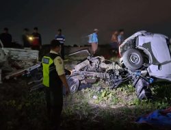 Pickup Rinsek Usai Tertabrak KA Gajayana di Perlintasan Nganjuk