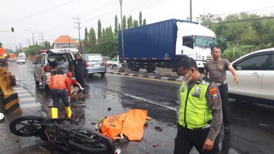 Kronologi Pemotor Asal Jombang Tewas Terlindas Truk Gadeng di Trowulan Mojokerto
