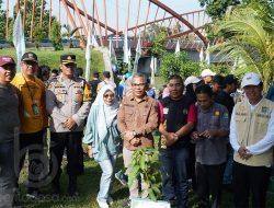 Jaga Ekosistem Sungai Enim, Pemkab Muara Enim Tanam Pohon Dan Tebar Benih Ikan