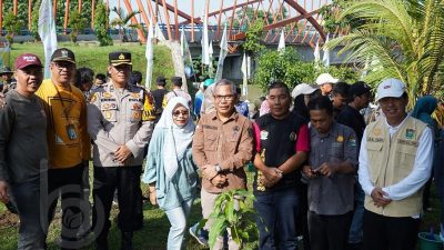 Jaga Ekosistem Sungai Enim, Pemkab Muara Enim Tanam Pohon Dan Tebar Benih Ikan