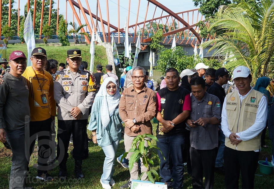 Pemkab Muara Enim Tanam Pohon Dan Tebar Benih Ikan