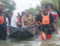 Aktivitas Warga Lumpuh, PJ Bupati Jombang Tinjau Lokasi Banjir di Desa Jombok Kesamben