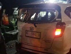 Daihatsu Sigra Tertabrak KA Dhoho di Kertosono