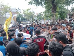 Demo Mahasiswa Tolak PPN 12 Persen di  Jombang Ricuh
