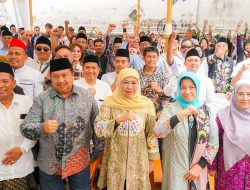 Khofifah Rayakan Kemenangannya di Pilgub Jatim Bersama TPD Jombang