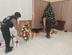 Polres Jombang Lakukan Sterilisasi Gereja Jelang Misa Natal