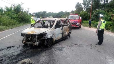 Diduga Bawa BBM, Minibus Terbakar di Jalintim Ogan Ilir Palembang, Sopir Kabur