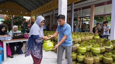 Pemkab Muara Enim Salurkan 6.160 LPG 3 Kg