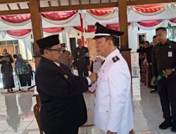 Bupati Jombang lantik Slemet Santoso Kades antar waktu Desa Mojokrapak